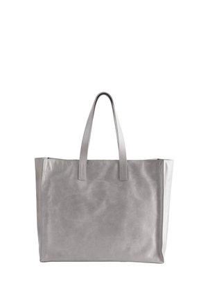 Stor grå lædertaske med to lange håndtag, rektangulær form og glat tekstur, vist mod en hvid baggrund.