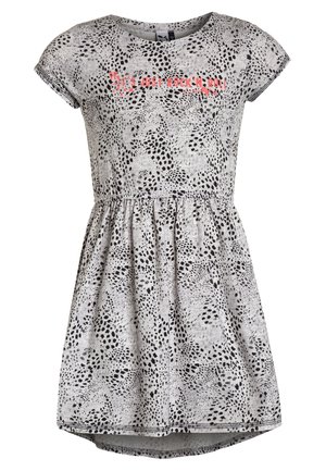 Robe grise à manches courtes avec un motif tacheté noir et un texte rouge indiquant « Girls just rock 'n' roll » sur la poitrine.