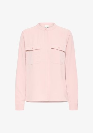 Svijetlopinkasta košulja dugih rukava s band ovratnikom, prednjim zatvaranjem na gumbe i dva džepa na prsima. Izrađena od mekog materijala s glatkom teksturom.