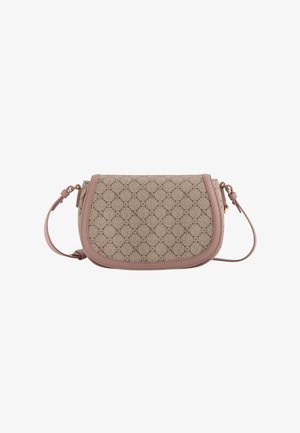 Beige Handtasche mit strukturiertem Muster, rosa Lederdetails und verstellbarem Gurt. Sie hat eine geschwungene Form und goldene Hardware-Akzente.