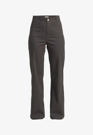 Pantaloni larghi grigi scuri in misto cotone. Presentano una vita alta, due tasche frontali e una chiusura con bottone in vita.