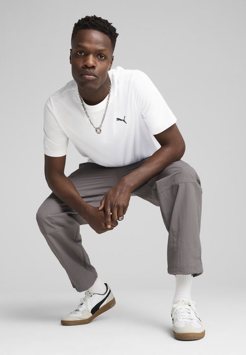 PUMA WARDROBE ESS T-SHIRT - Basic T-shirt - white — photo 3