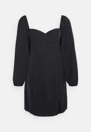 Czarna mini sukienka z długimi bufkami, dekoltem w serduszko, dopasowaną talią i małym przednim rozcięciem.