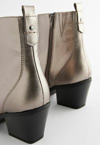 Next COMFORT metaliczny szary