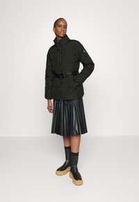 Calvin Klein LOFTY BELTED JACKET - Casaco leve - black