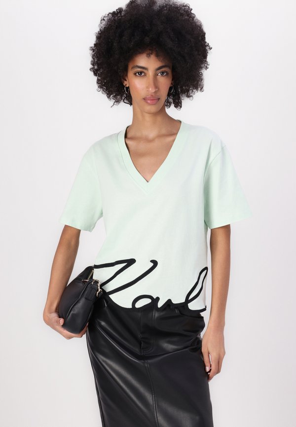 SIGNATURE - Print T-shirt - spray4