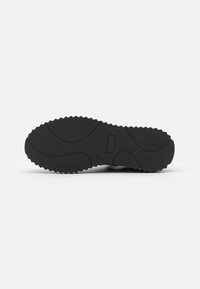 Even&Odd Botines con plataforma - black