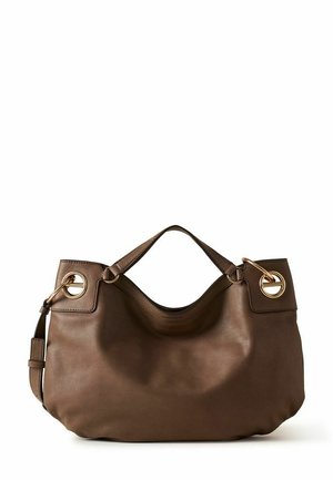 Sac à main en cuir marron avec une anse unique, des anneaux dorés de chaque côté et une bandoulière amovible sur fond blanc.