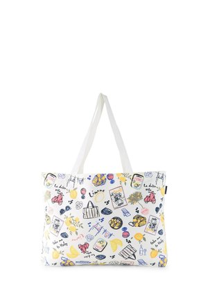 Biała torba typu tote z ilustracjami cytryn, skuterów, okularów przeciwsłonecznych, pocztówek oraz frazami takimi jak "La dolce vita" i "Take me to Italy."
