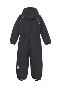 Juodas, neperšlampamas kombinezonas su kapišonu, elastinga juosmens dalimi ir rankogaliais. Peteliškėse baltos spalvos akcentai ir logotipas netoli apatinės kojos dalies.