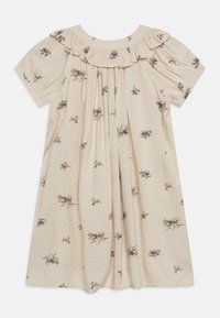 Kremowa sukienka z krótkim rękawem, zdobiona małymi kwiatowymi wzorami, z falbankowym kołnierzykiem oraz marszczeniami na klatce piersiowej i rękawach.