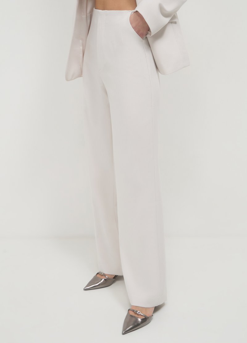 Calliope PALAZZO PINCES - Stoffhose - gesso