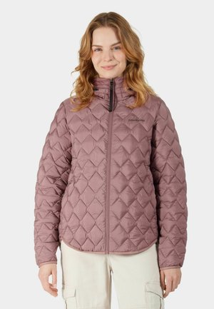 Ljuslila, vadderad jacka med hög krage, framzippering och en diskret logotyp. Har en texturerad, puffig design för isolering.