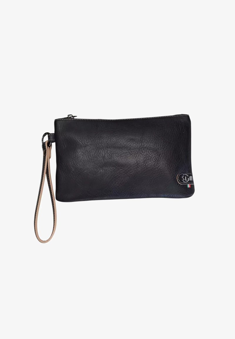 Pouch da polso in pelle nera con chiusura a zip e tracolla beige, dotato di piccolo logo con dettaglio della bandiera italiana.