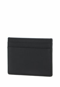 Porte-cartes en cuir noir avec surface texturée, quatre emplacements pour cartes et design épuré et minimaliste avec bords cousus.