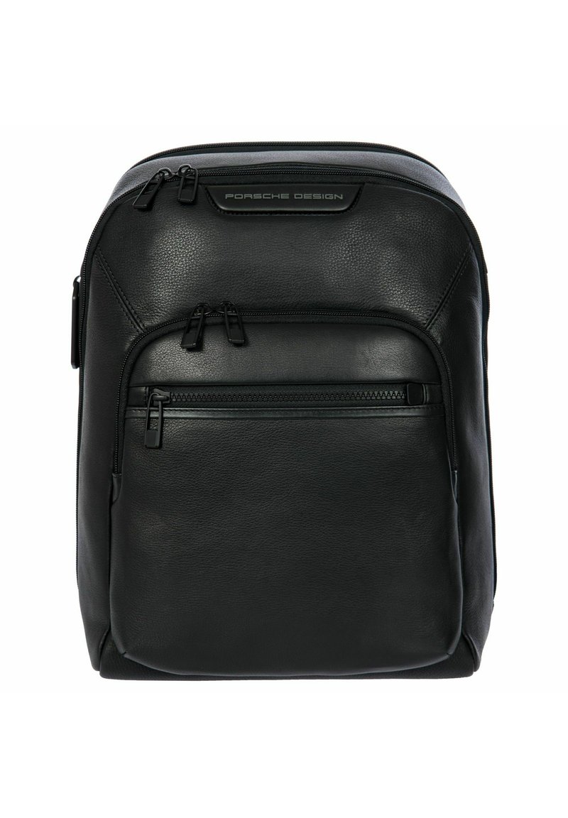 Zaino in pelle nera con una forma strutturata, due scomparti con zip e un dettaglio con logo nella parte superiore. Texture liscia e design minimalista.