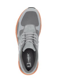 Gray athletic shoe with mesh and suede materials, orange sole, and light gray laces. Features "reker soft" branding on the insole.