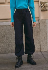 Next CARGO PARACHUTE TROUSERS - Cargobyxor - black
