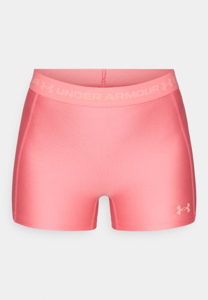 Shorts de sport roses en tissu lisse et élastique. Dotés d'une large ceinture de marque et d'une coupe ajustée, conçus pour le confort et la mobilité.