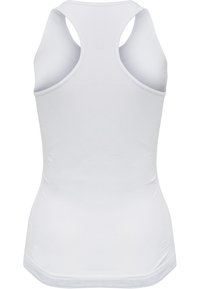 Top sportivo bianco senza maniche con una texture liscia, scollo rotondo e design a schiena scoperta. Presenta una silhouette aderente e nessun motivo visibile.