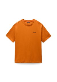 Kortærmet T-shirt lavet af bomuld, i en lys orange farve, med et lille logo på venstre brystområde og en rund halsudskæring.