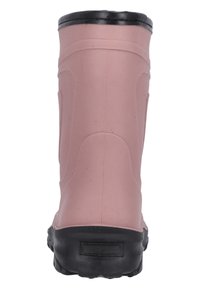 Botte de pluie en caoutchouc rose avec une semelle texturée noire, un haut arrondi et une surface lisse. Présente des accents latéraux arrondis pour un meilleur ajustement.