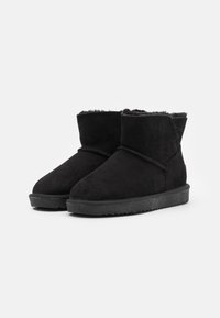 XTI Ankle Boot - black