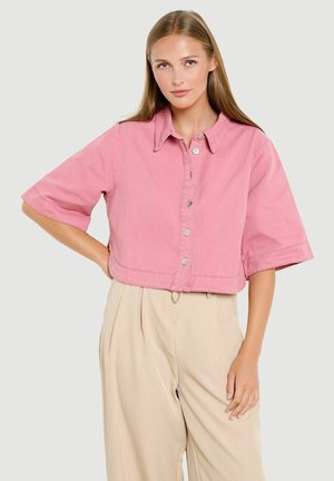 LolaLiza, CROPPED DENIM SHIRT CROPPED DENIM SHIRT - Overhemdblouse - cosmetic pink
