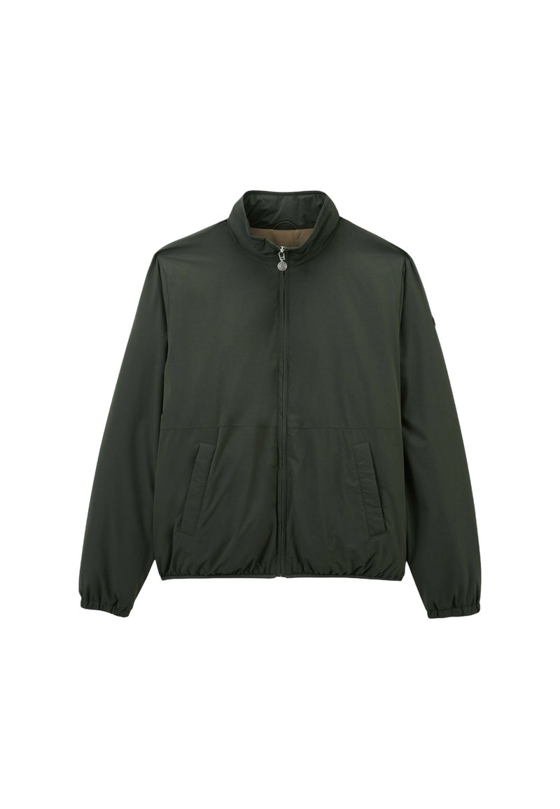 Veste légère vert foncé avec fermeture éclair sur le devant, col montant, poignets élastiques et deux poches latérales ; texture lisse.