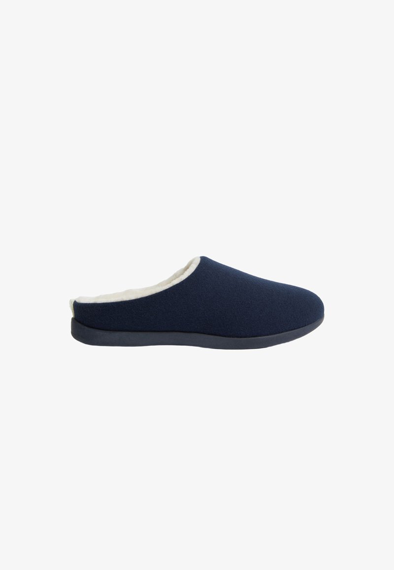 Mørkeblå uldsko med blød hvid foring, slip-on design, rund tå og en sort gummisål.