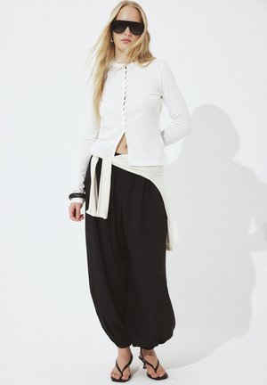 MID WAIST TAILORED BALLOON - Nohavice - black