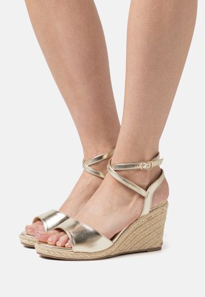 Wedge sandals - gold