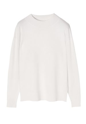 Maglione bianco realizzato in morbido tessuto a maglia, con un alto collo a costine, spalle cadute e una vestibilità rilassata con orlo dritto.