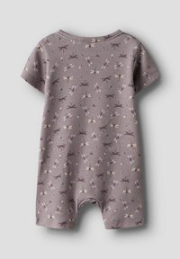 Rompers court à manches courtes de couleur violet avec un motif de libellules, en tissu doux ; il présente un col rond et une coupe shorts, garantissant confort et facilité de port.