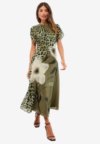 REGULAR FIT - FIT AND  FLORAL SHORT SLEEVE PRINTED - Nappali ruha - green animal