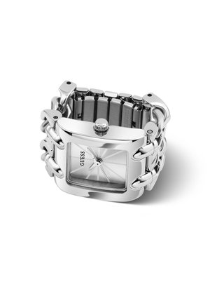 Montre-bracelet Guess en argent avec un cadran rectangulaire, un cadran soleillé, un bracelet à maillons en métal et une couronne sur fond blanc.