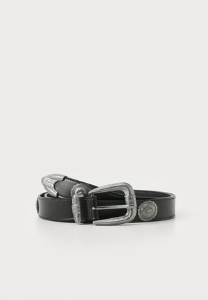 Schwarzer Leder Gürtel mit einer dekorativen silbernen Schnalle, die strukturierte Details aufweist. Das Design ist elegant mit einer glatten Oberfläche und runden Akzenten.