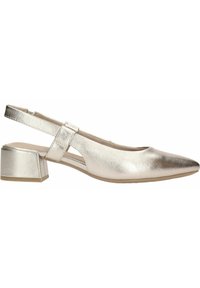 Metalické stříbrné sandalové boty s špičatou špičkou, nízkým blokovým podpatkem a vykrojením na boku. Hladká textura a elegantní design.