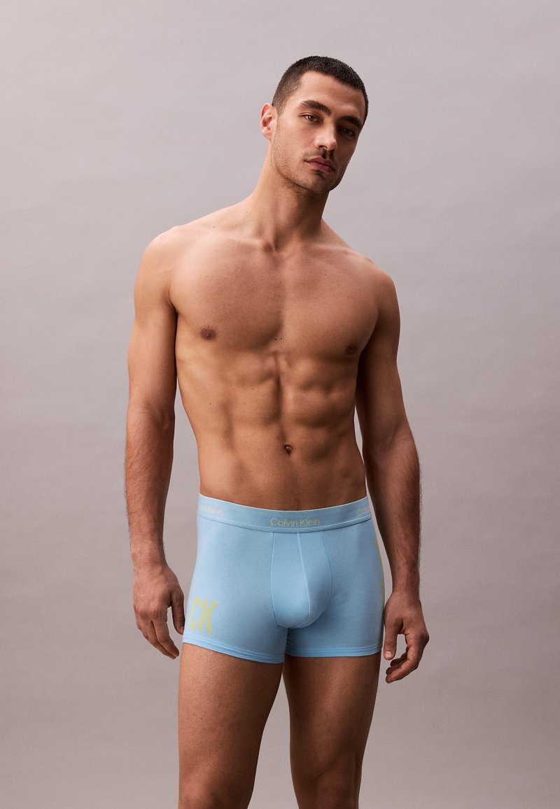 Calvin Klein Underwear - PRIDE MARC HUNDLEY VIVA LOVE TRUNK - Boxer brief - blue fizz, Ingrandire