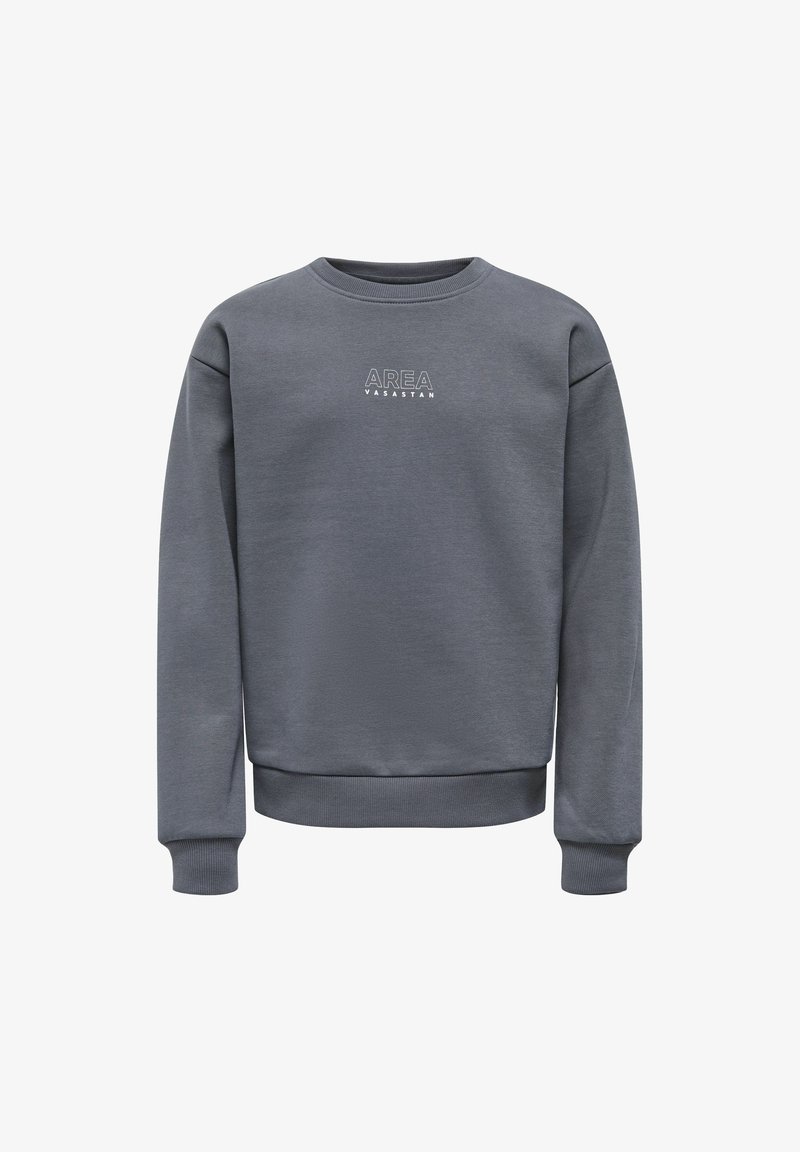 Pelēks sporta krekls, kas izgatavots no strukturēta auduma. Iezīmēts ar ribotu apkakli, aprocēm un apakšmalu. Priekšpusē ir balts izšuvums "AREA VASASTAN".