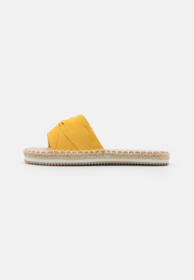 Slip-ins - mustard