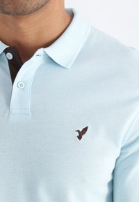 Pier One Poloshirts - mottled light blue