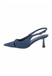 Denimo slingback kulnas su smailiu prieki, atvira viršūne ir 3 colių blokuotu kulnu. Tamsiai mėlyna spalva su tekstūruotu audiniu.