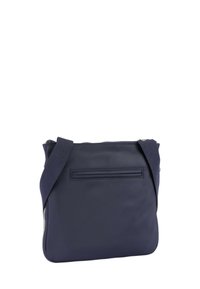 Borsa a tracolla blu navy realizzata in tessuto liscio, con chiusura zip e tasca esterna. Tracolla regolabile e design minimalista.