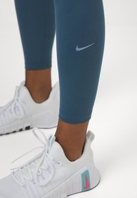Nike Performance ONE - Tajice - armory navy/black