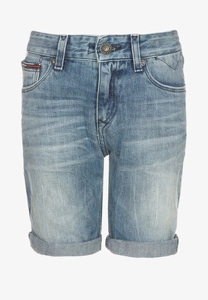 Blå falmede denimshorts med opsmøgede kanter, foran knap- og lynlås lukning, bæltestropper og fem-lomme design.