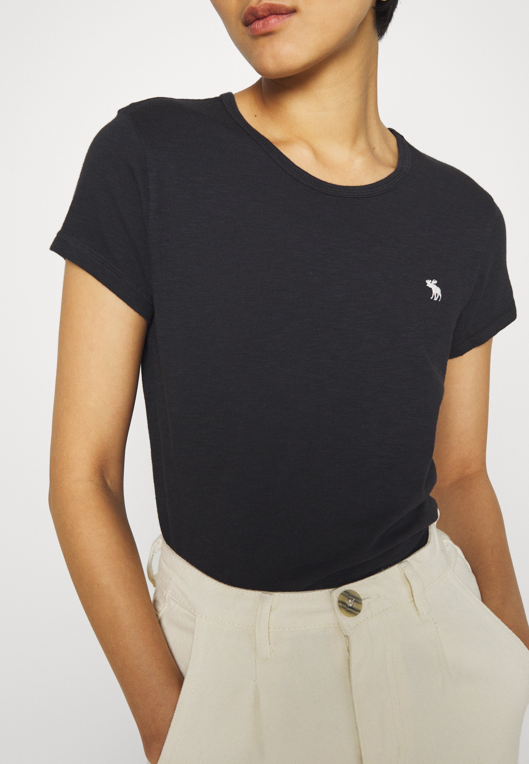 Abercrombie & Fitch ICON CREW TEE T shirts blacksvart Abercrombie & Fitch SLIM TEE - T-shirts - black