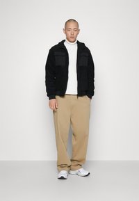 Antony Morato REGULAR FIT IN FAUX FUR FABRIC WITH COTTON BLEND AS CONTRAST - Vinterjakke - black