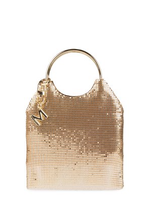 Borsa a tracolla in paillettes dorate con manico circolare, decorata con un charm con la lettera "M". Texture lucida e brillante, con una forma a restringimento.