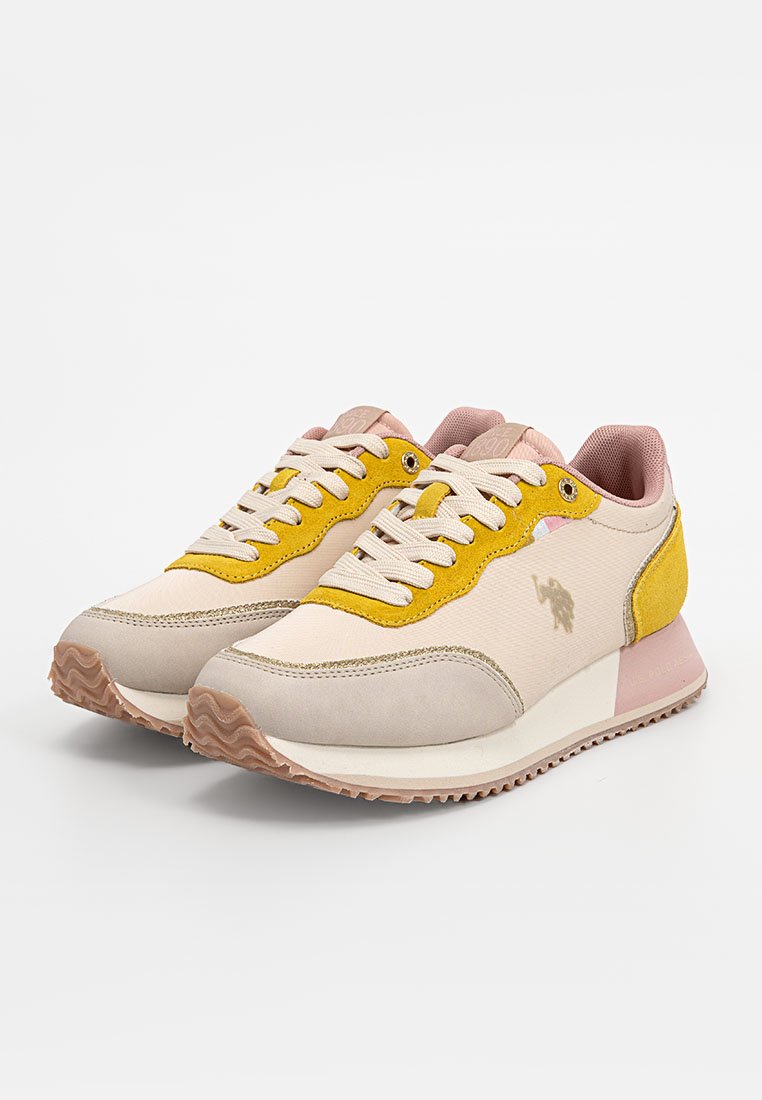 Leichte Sneaker mit einem beigen Obermaterial, gelben Wildledereinlagen und rosa Akzenten. Sie verfügen über weiße Schnürsenkel und strukturierte Gummisohlen.